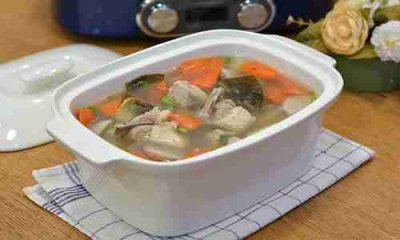 ​排骨芋头海带汤的做法 冬天多喝汤滋润又健康！