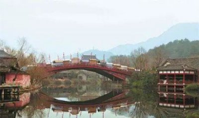 ​清明上河图上的虹桥是一座什么桥,《清明上河图》画的是哪个地方?